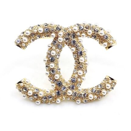 CHANEL Pearl full of diamonds brooch